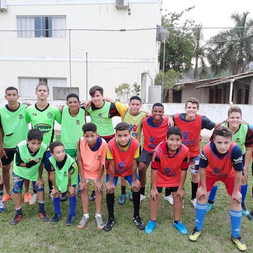 A Fundação IADE passou a contar com mais um voluntário, Sebastião Marques iniciou nesta semana o treinamento das crianças e adolescentes da Escolinha de Futebol!!